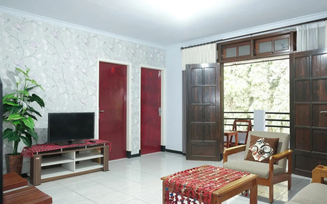 Oyo 1380 Velodrome Family House