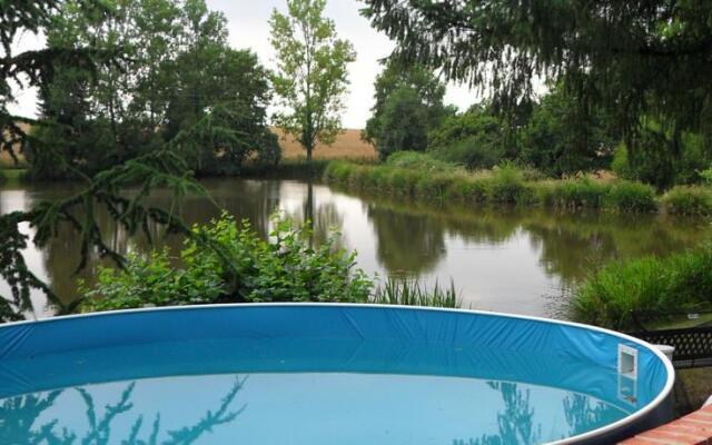 Acorn Lake Fishing and Caravans