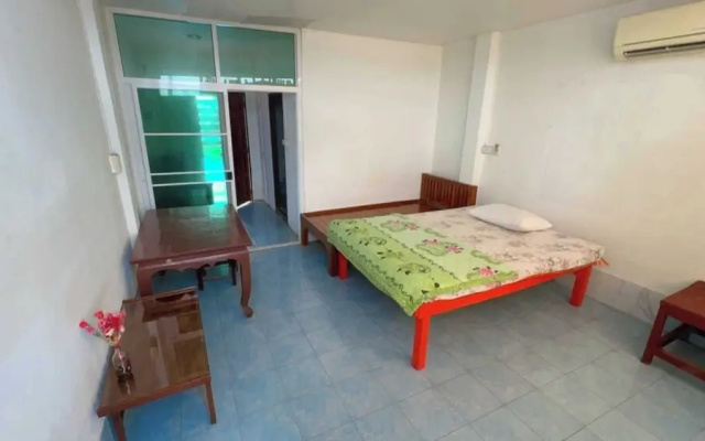 OYO 75596 The Sirisuk House