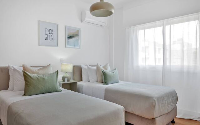 Phaedrus Living: Romanou Modern City Center Flat