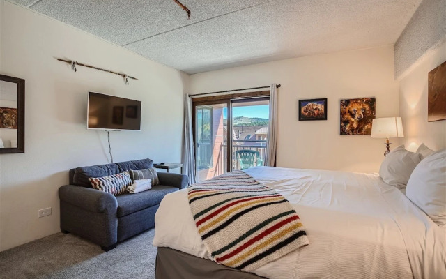 Your Next Vacay at Peak 9 Ski-in/ski-out