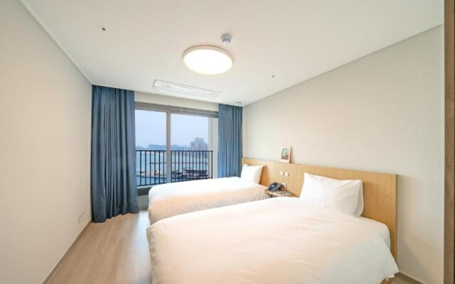 Sokcho I Park Suite Hotel and Residence