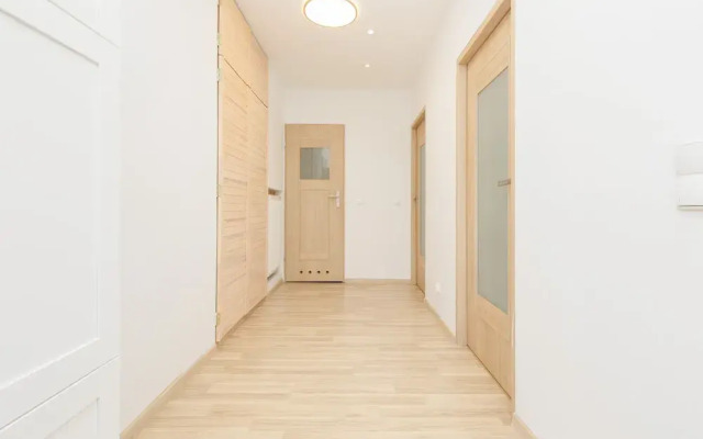 Modern Two-bedroom Warsaw by Renters