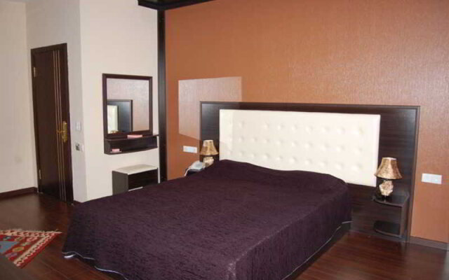 Term Hotel