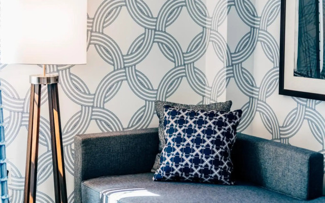 Salem Waterfront Hotel & Suites