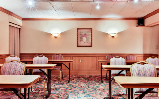 The View Inn & Suites