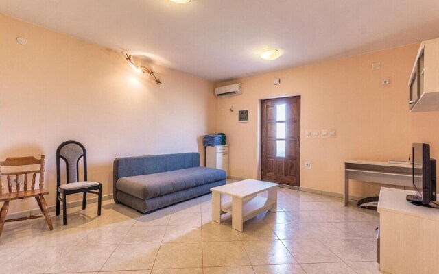 Nice Home in Bratulici With Wifi and 6 Bedrooms