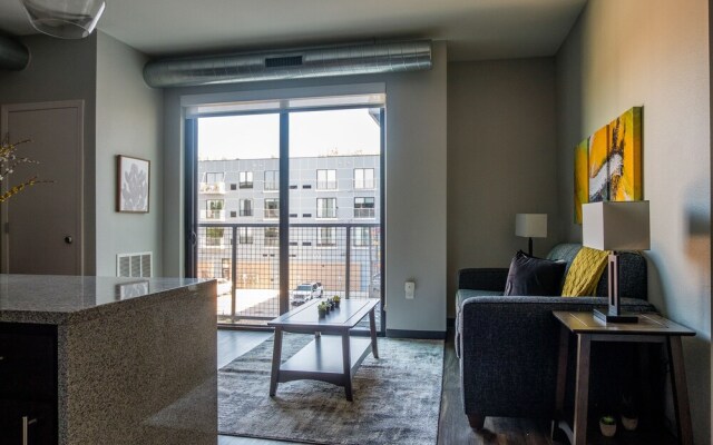 Sculpture Park Apts by Frondesk