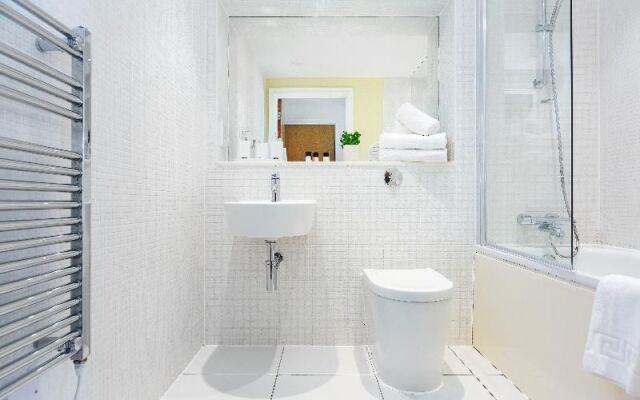 Luxurious Lanterns Court Two-Bedrooms Apartments