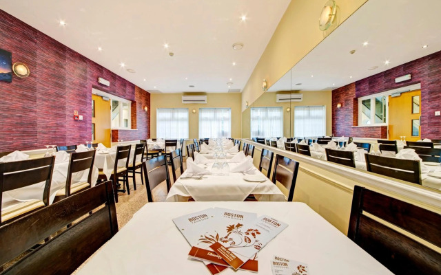OYO Bostons Manor Hotel, Hanwell London