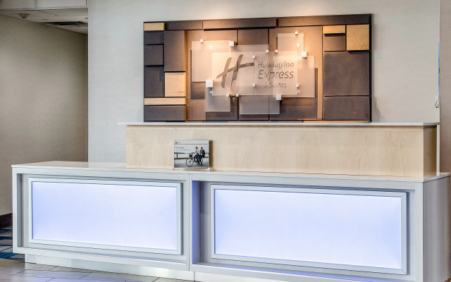 Holiday Inn Express & Suites Atchison by IHG