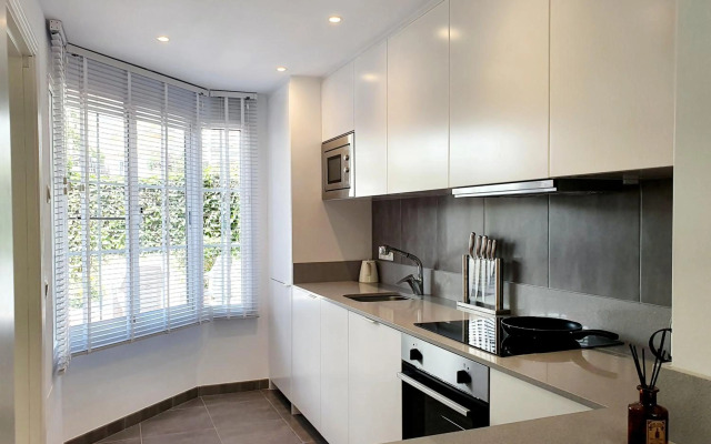 Lomas de Cabopino House