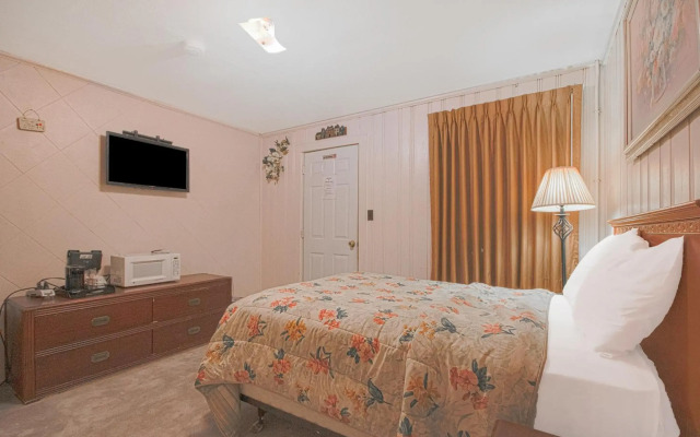Sunflower Motel Hiawatha By OYO