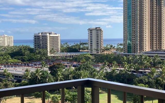 DoubleTree by Hilton Hotel Alana - Waikiki Beach