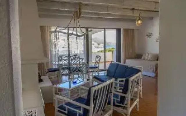 Blue Era Apartments