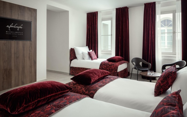 Deluxe Triple room