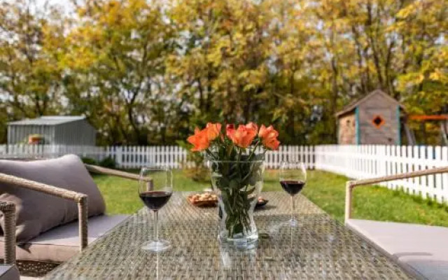 Bucharest Airport Suites & Villas