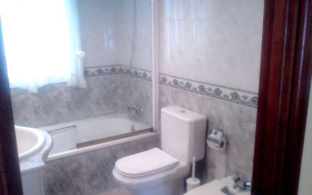House With 3 Bedrooms In Oviedo With Wifi