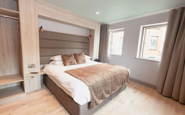 Clarendon Suites