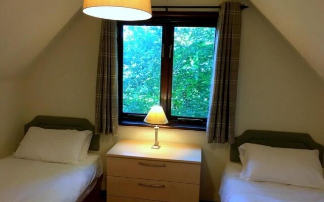 Prancing Hare Lodge Hot Tub