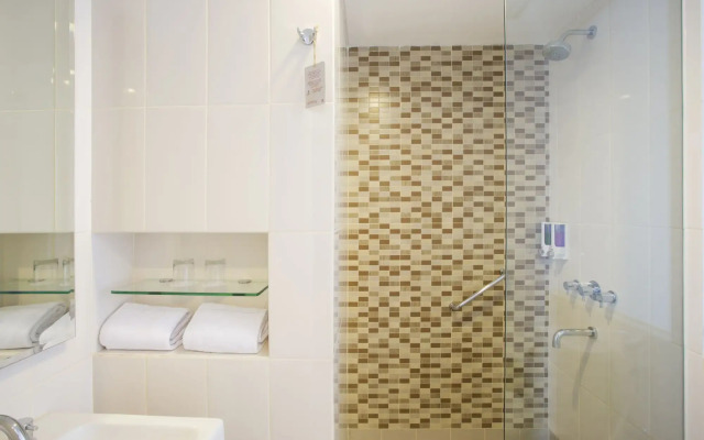 Amaris Hertasning - Makassar