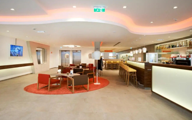 Simm's  - the city next to Metro U3