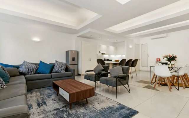 Spacious, Heritage 1 Bedroom Apartment in Cape Town