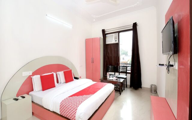 OYO 12025 Hotel Kamal Palace