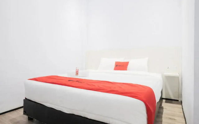 RedDoorz @ CBD Polonia Medan