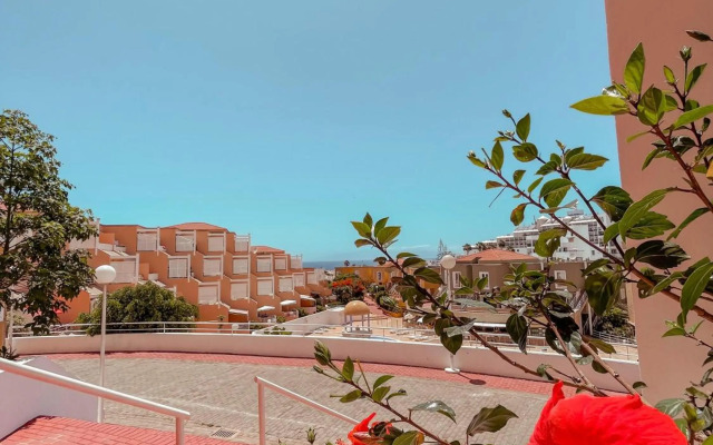 Orland, center of Las Americas LA205