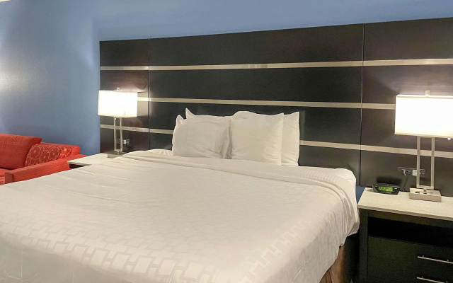 Clarion Pointe Atlanta Airport College Park