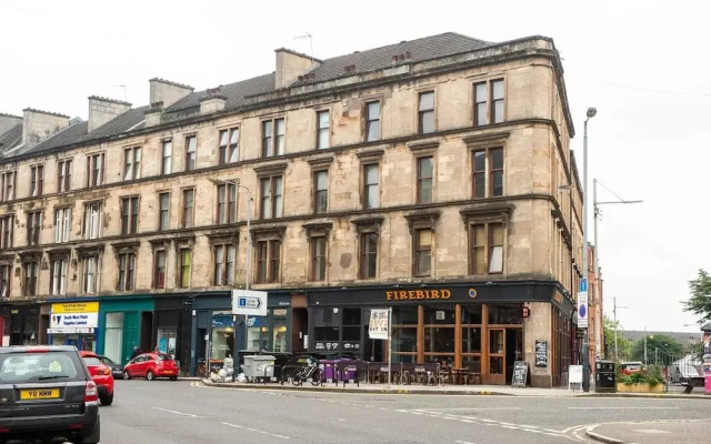 Light 2-bed West End Apt Overlooking Kelvingrove Museum
