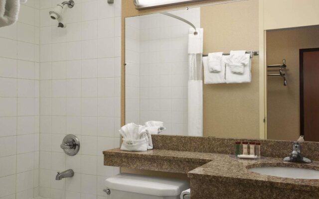 HomeTowne Studios by Red Roof & Conference Center Cortland