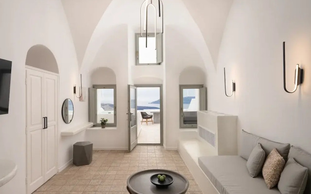 Adamis Majesty Suites