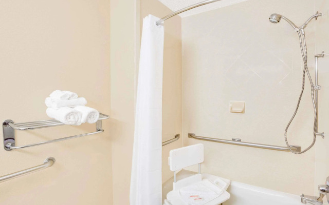 Coastal Inn & Suites - Wilmington, NC