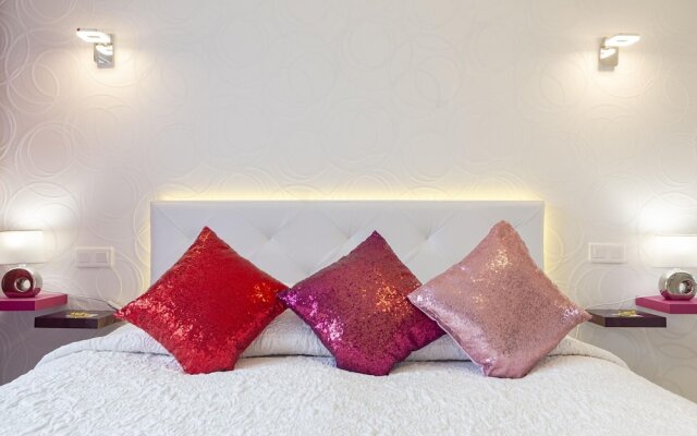 Panoramic White House Suite in Tulle