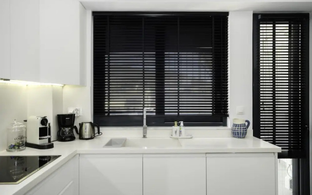 Flat with stunning views & prv parking