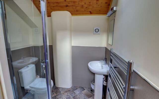 Quaint Holiday Home in South Wales With Sunny Gardens