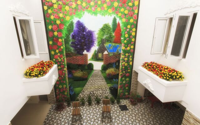 Golden Bee Hotel