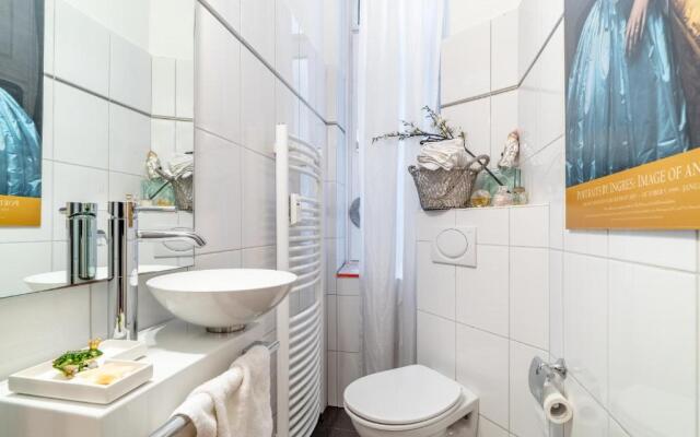 Id 6750 | Private Apartment