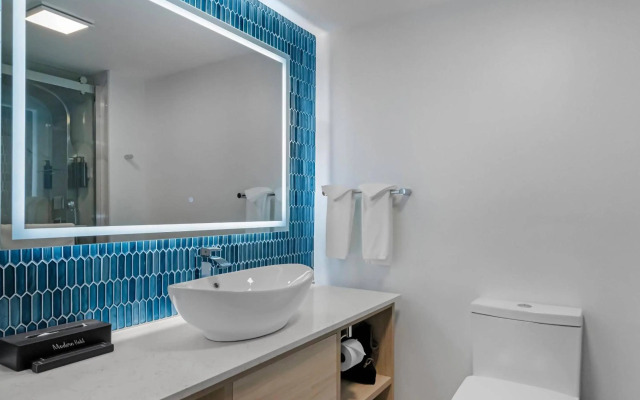 Blue – A Modern Hotel, an Ascend Collection Hotel