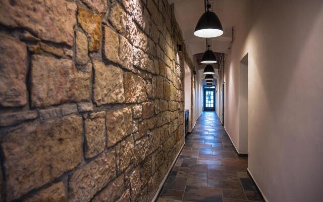 ART Hostel & Apartments