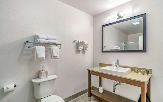 The Riverview Inn & Suites, an Ascend Hotel Collection Member