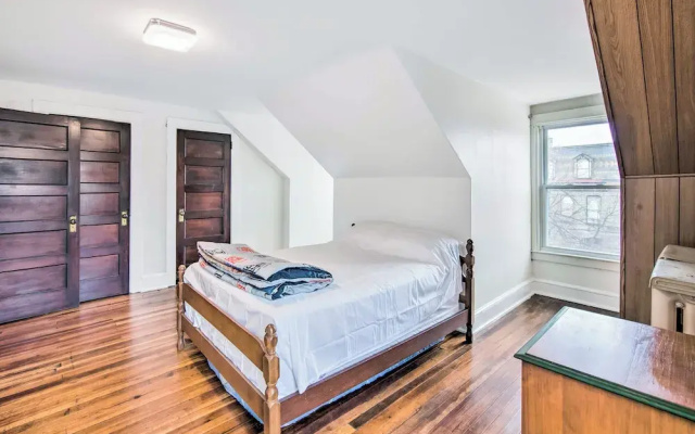 Roomy Lancaster Home: Walk to Dtwn & Hospital