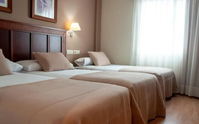 Hotel Santiago de León