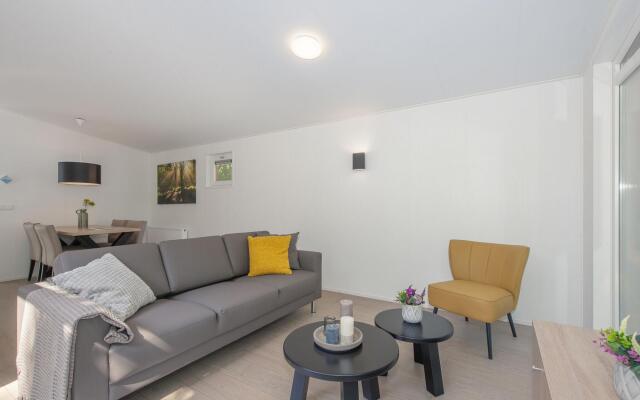 Modern Lodge With Dishwasher, Near Helmond