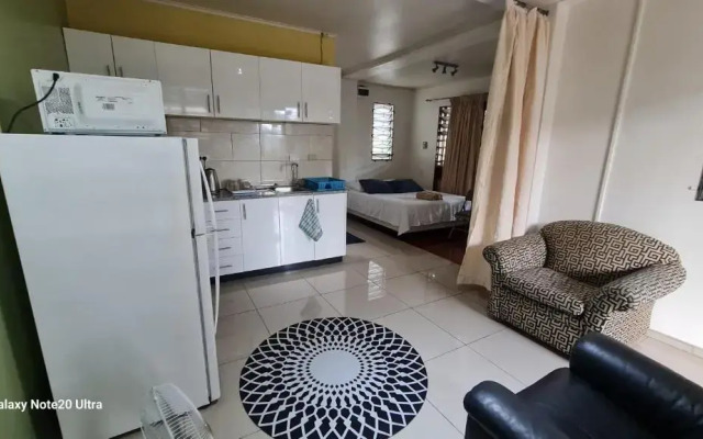 Cosy 2 bedroom unit with pool,Wifi parking
