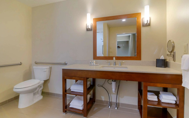 Comfort Inn & Suites Mandan - Bismarck