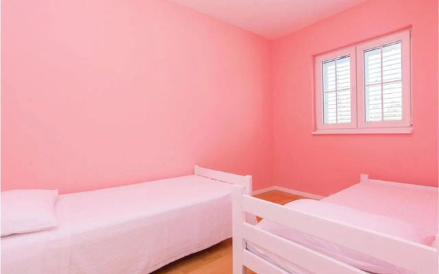 Two-Bedroom Apartment in Pakostane
