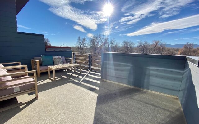 Classy Townhome near Old Town, Breweries, & River!